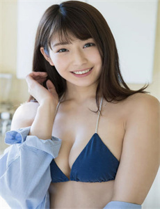 《穿黄色内裤的神圣修女》