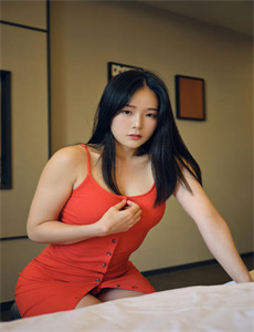 《我帮妺妺洗澡忍不住C了她》